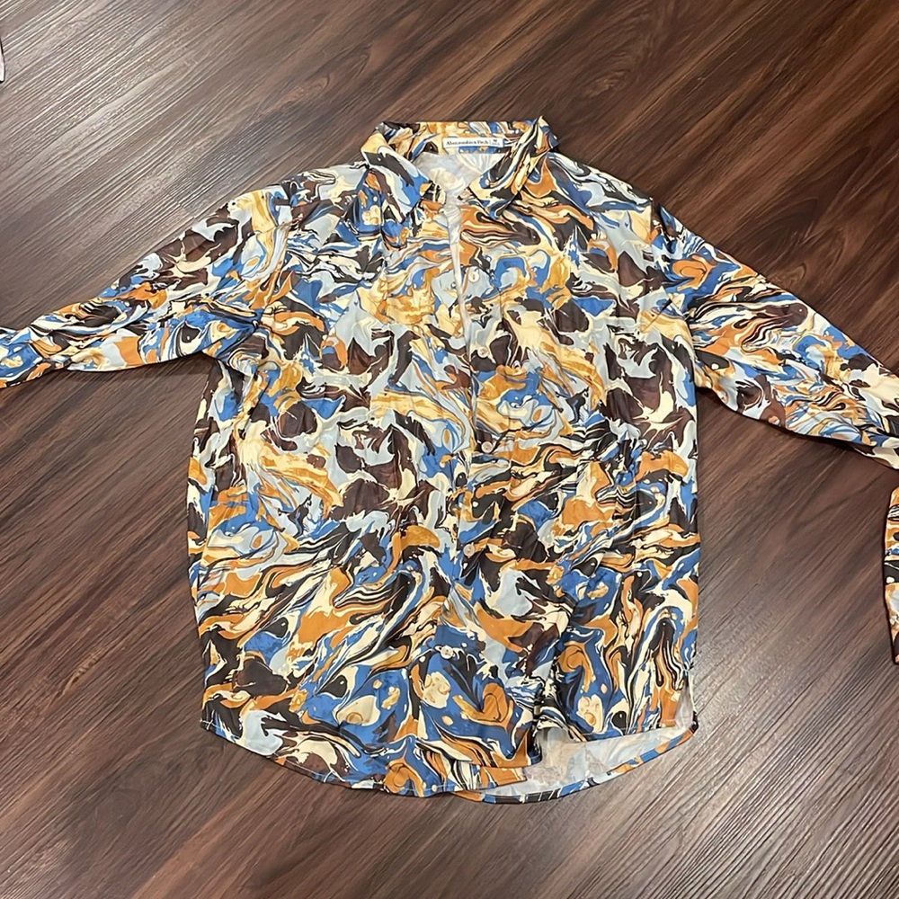 Button Down - Picture 4 of 4